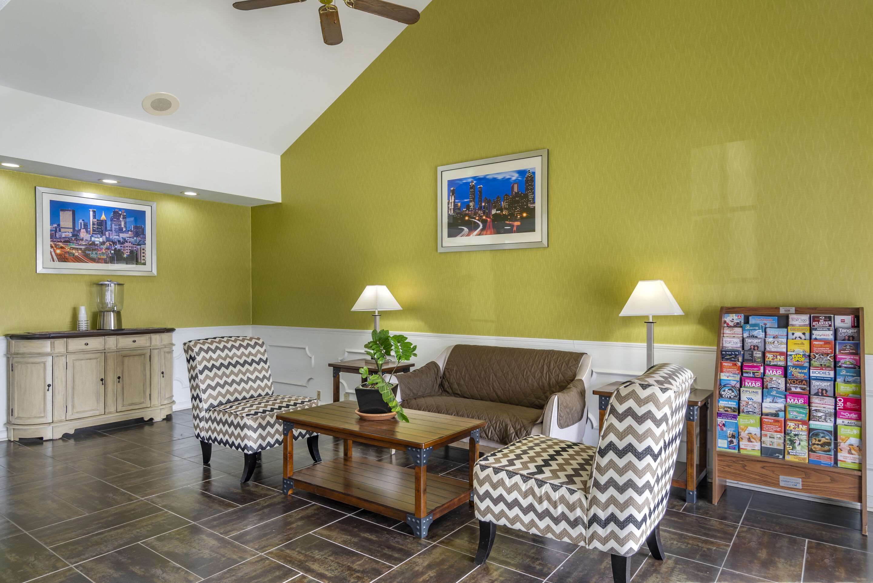 Lobby with sitting area