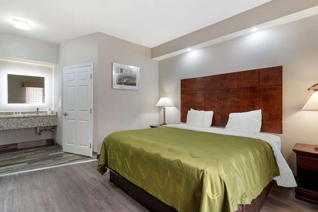 QUALITY INN NEWNAN-guestroom-Guest Room,Suite,On-Site.jpg