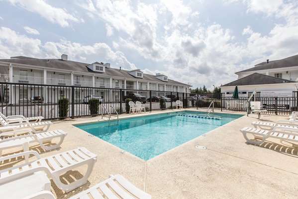 Pool - Quality Inn Jesup