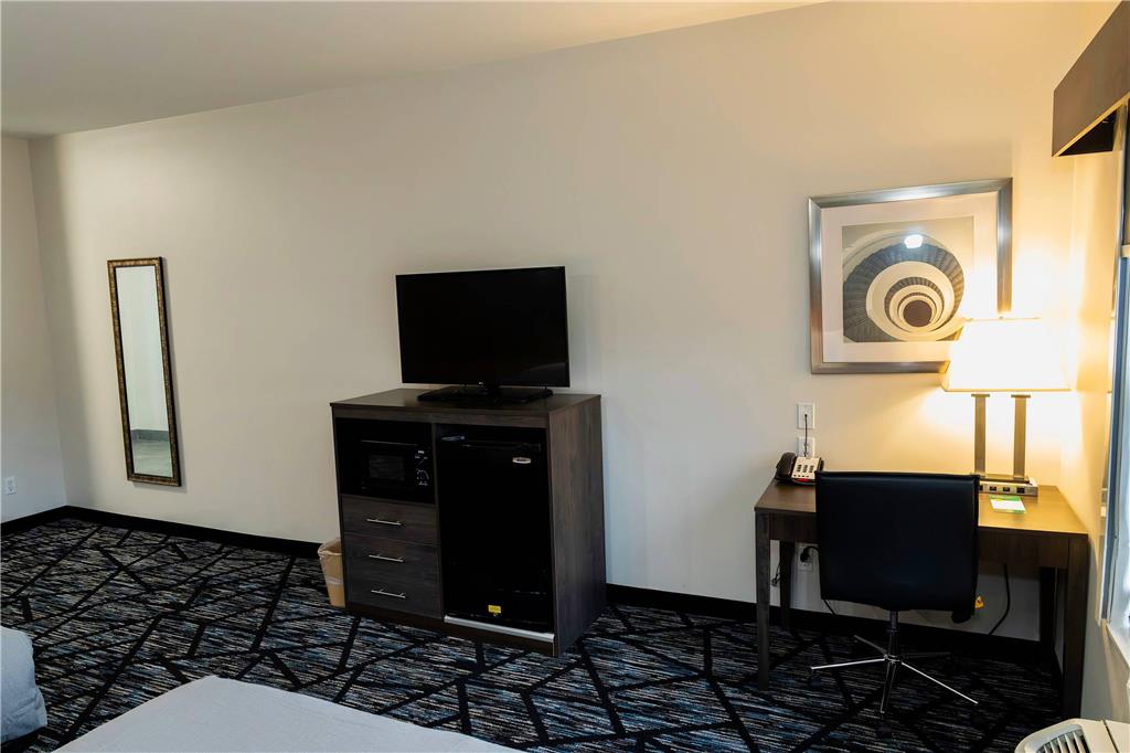 QUALITY INN ROME SOUTH-guestroom-Guest Room,On-Site.jpg