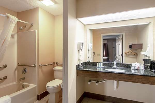  - Quality Inn Thomaston