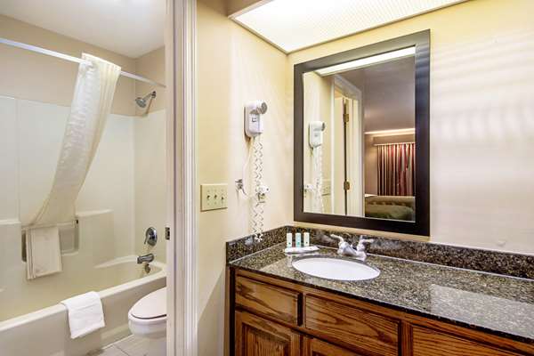  - Quality Inn Thomaston