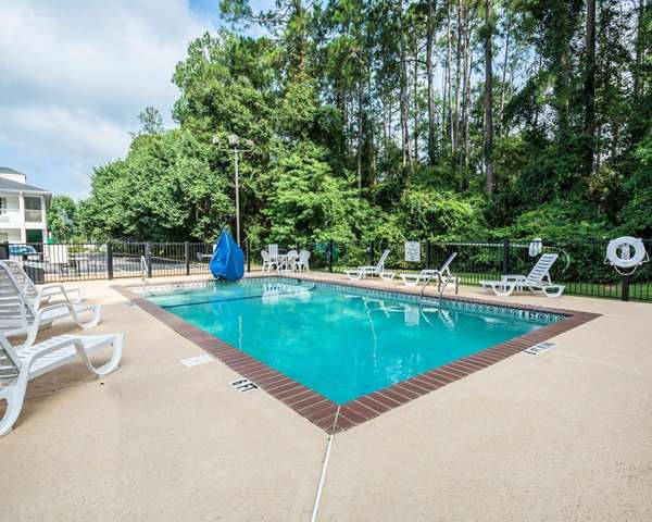 Pool - Quality Inn Bainbridge