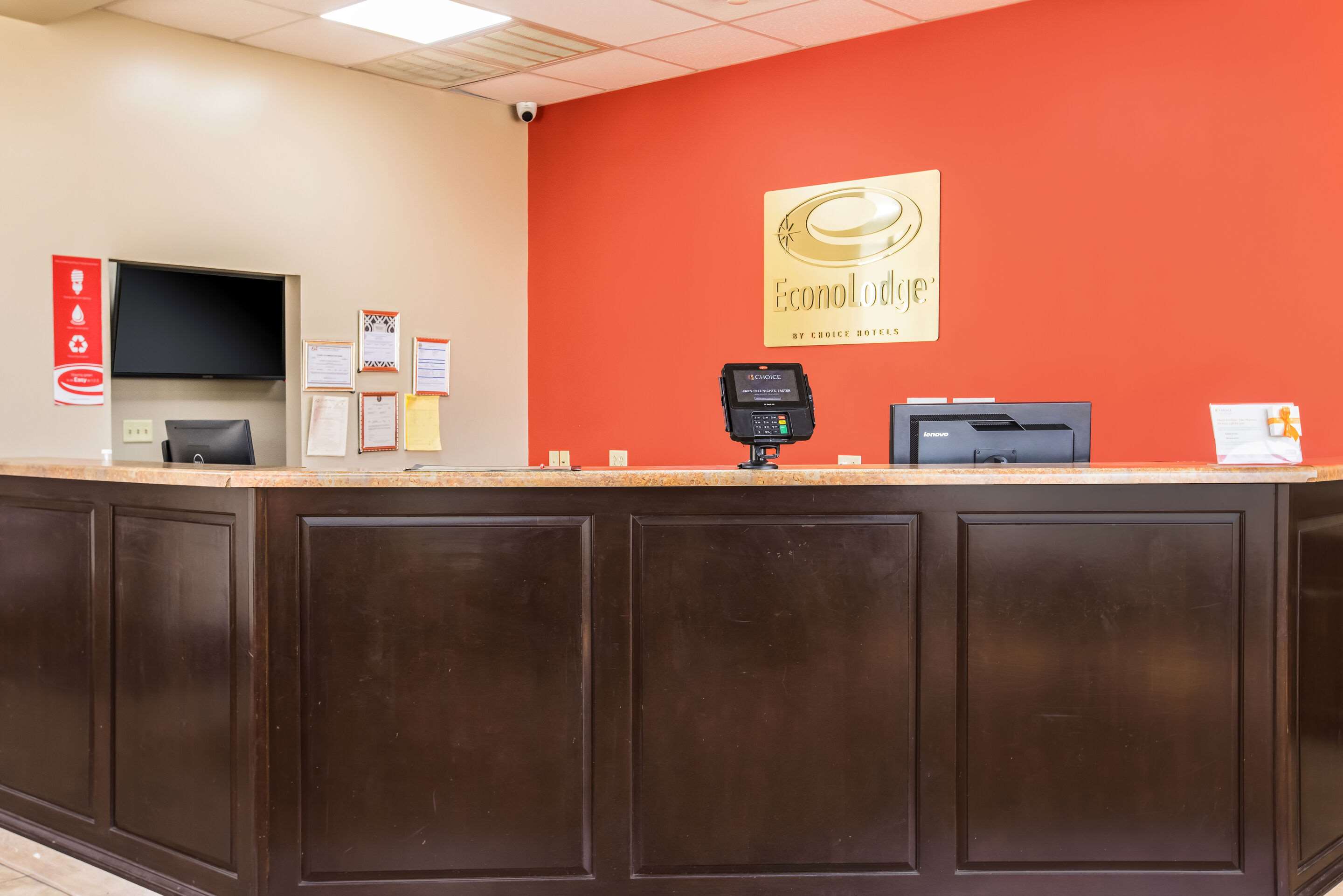 Front desk | Econo Lodge