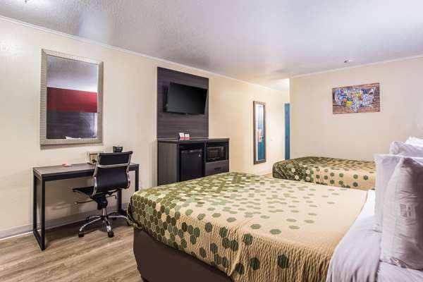  - Econo Lodge Garden City