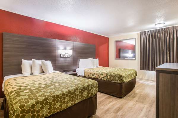  - Econo Lodge Garden City