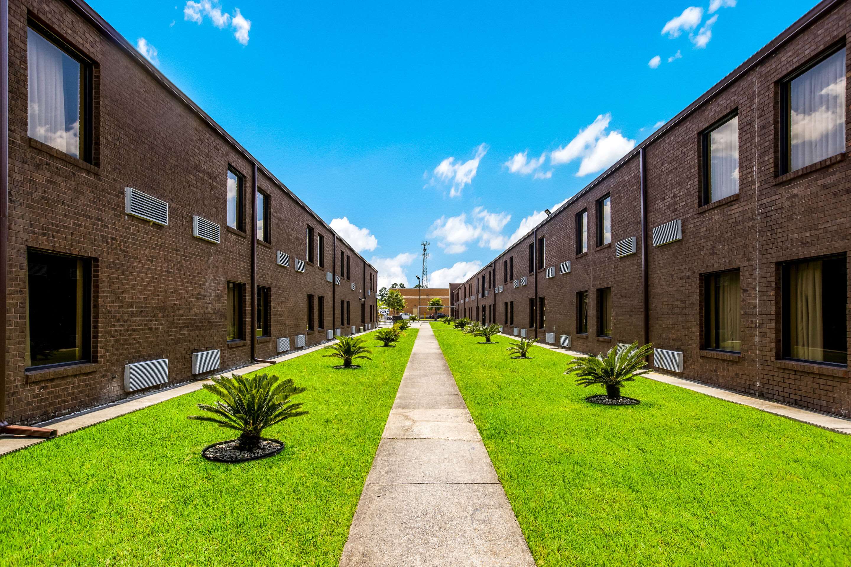 Hotel exterior | Econo Lodge