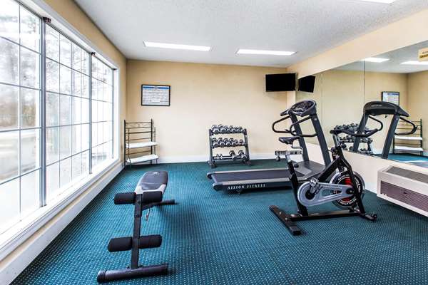 Fitness/ Exercise Room - Quality Inn Eastman