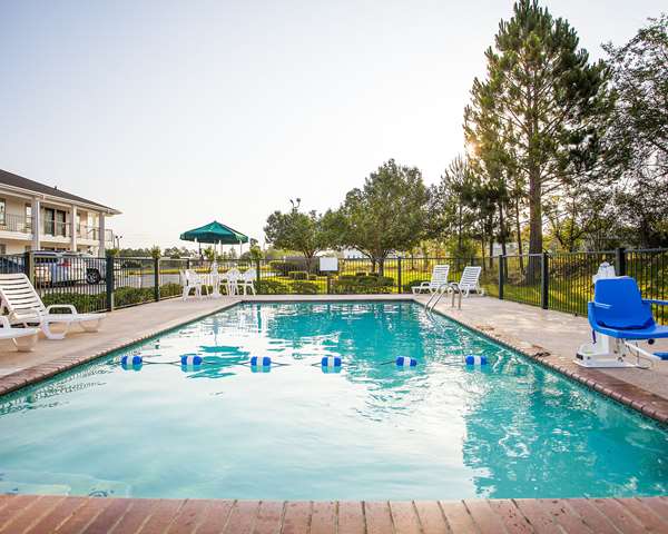 Pool - Quality Inn Eastman