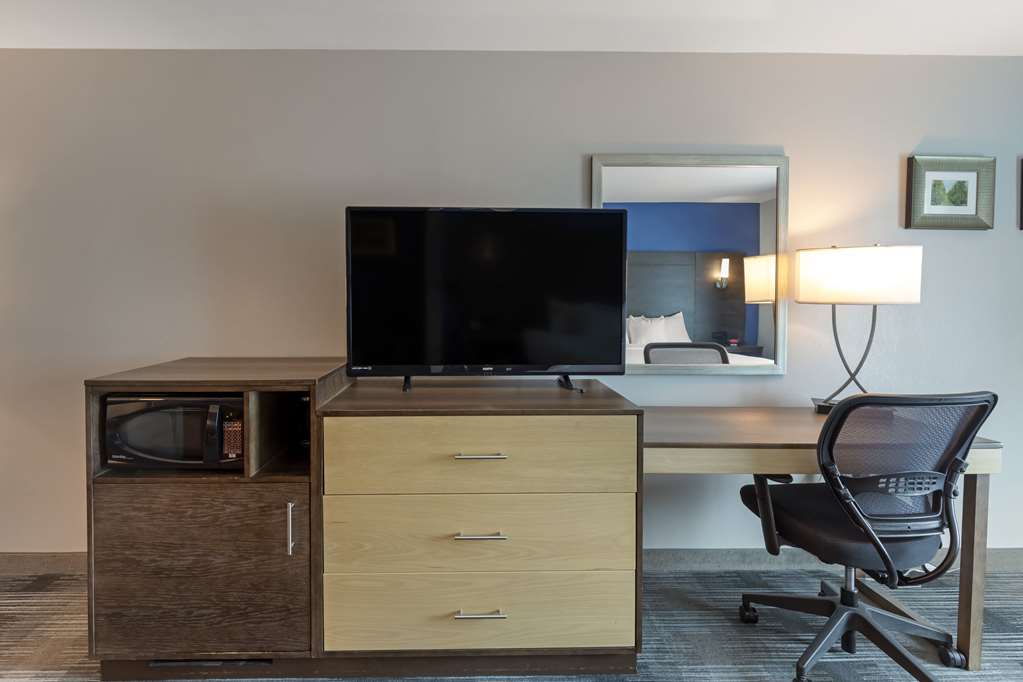 COMFORT INN AND SUITES EAST ELLIJAY-guestroom-Guest Room,Suite,On-Site.jpg