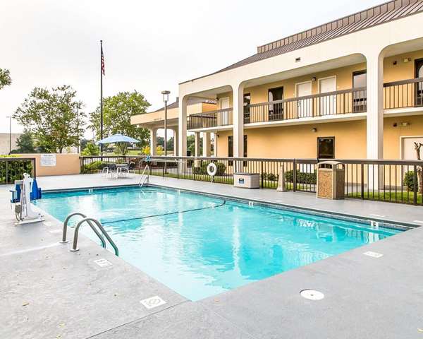 Pool - Quality Inn at the Mall Valdosta - I-75, Exit 18
