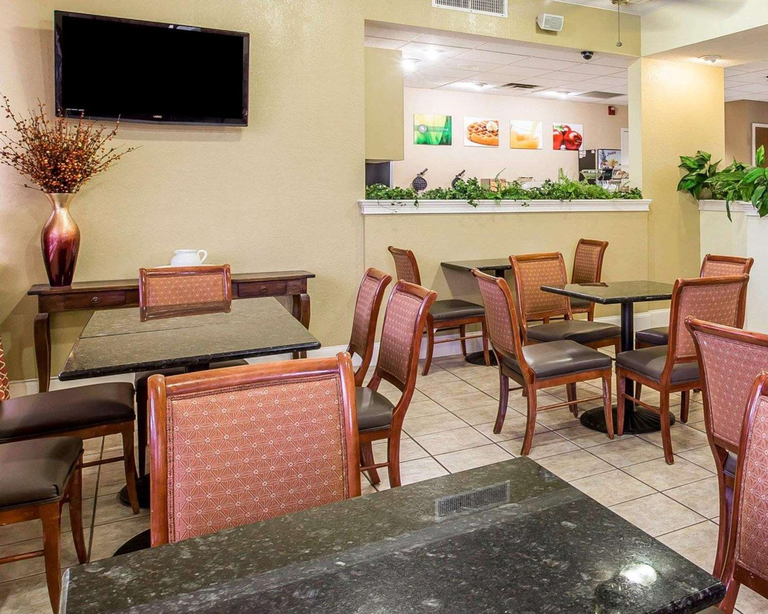 Quality Inn at the Mall Valdosta I75, Exit 18, GA See Discounts