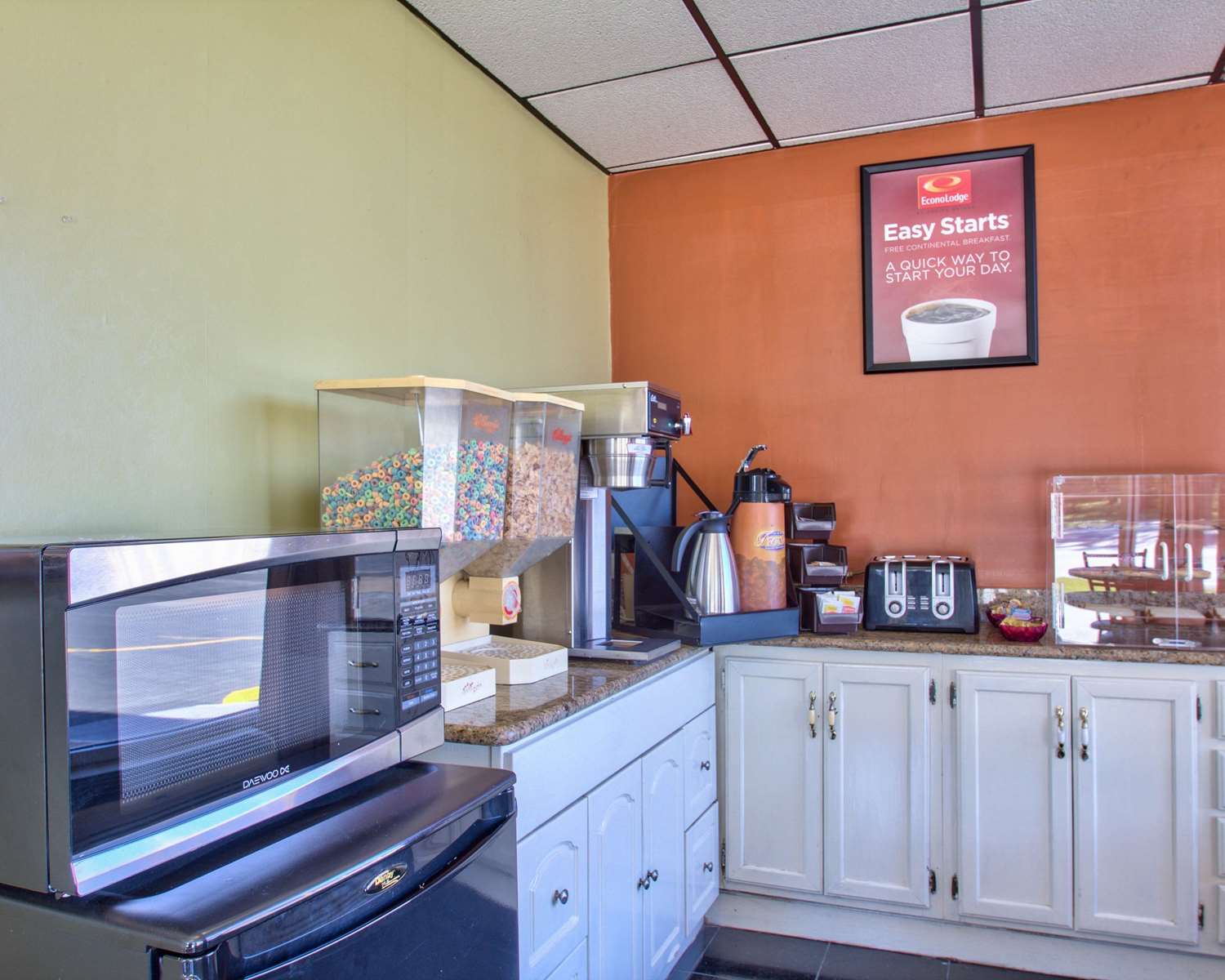 Econo Lodge Donalsonville, GA See Discounts