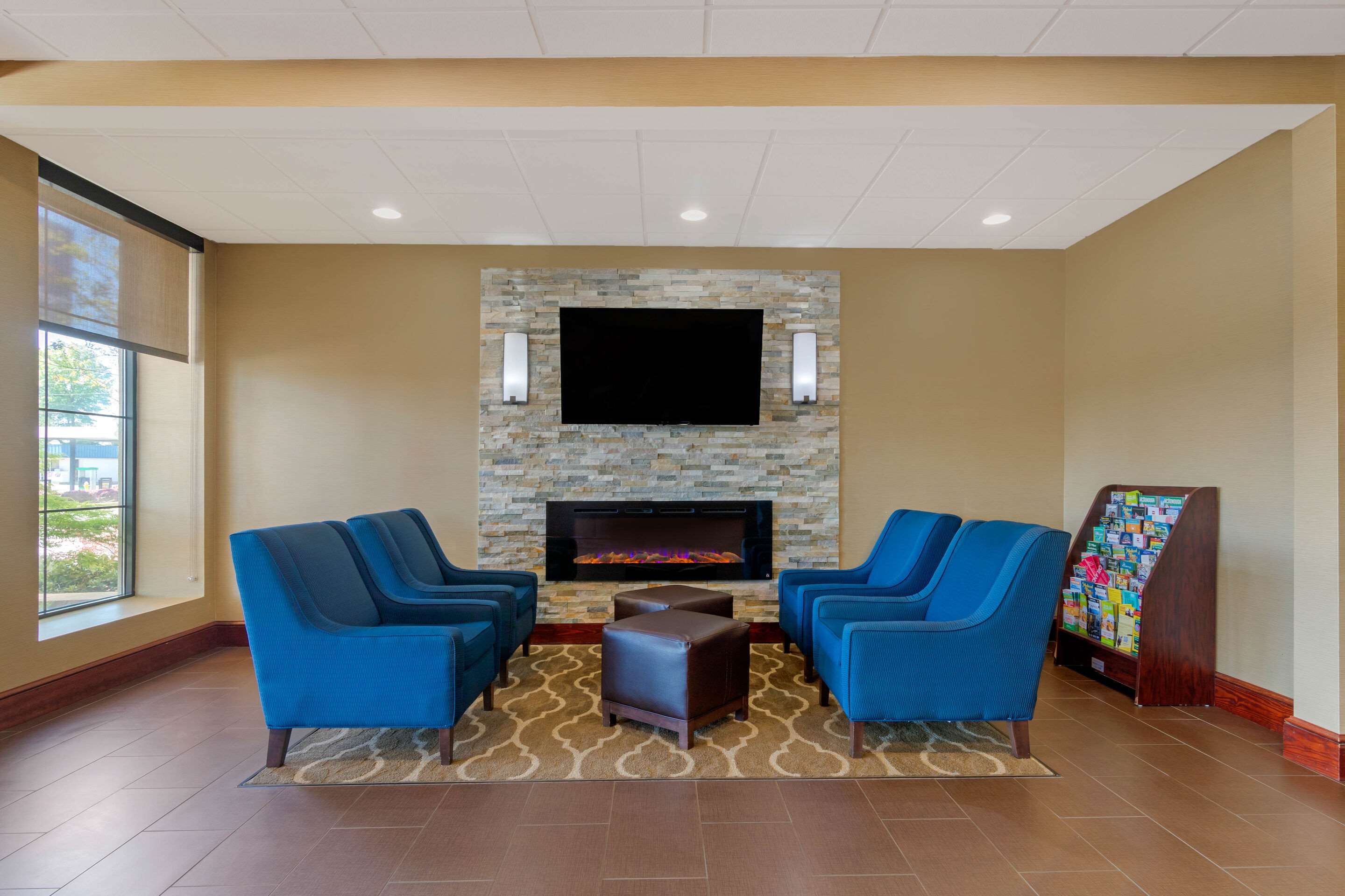 Lobby with sitting area