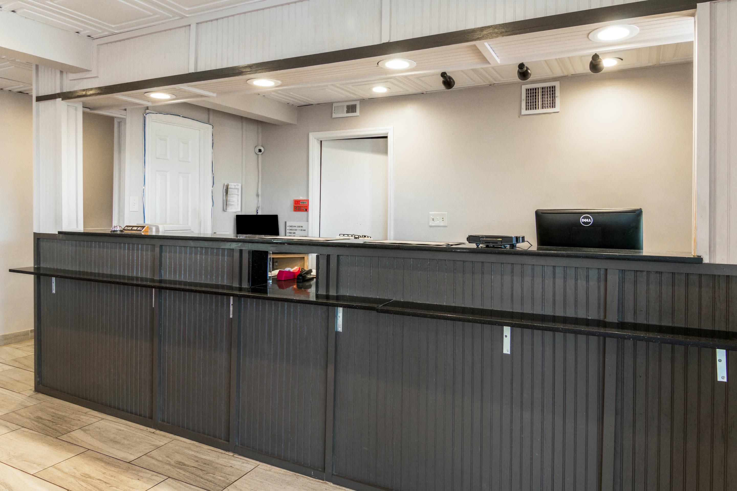 Front desk | Econo Lodge - Conyers