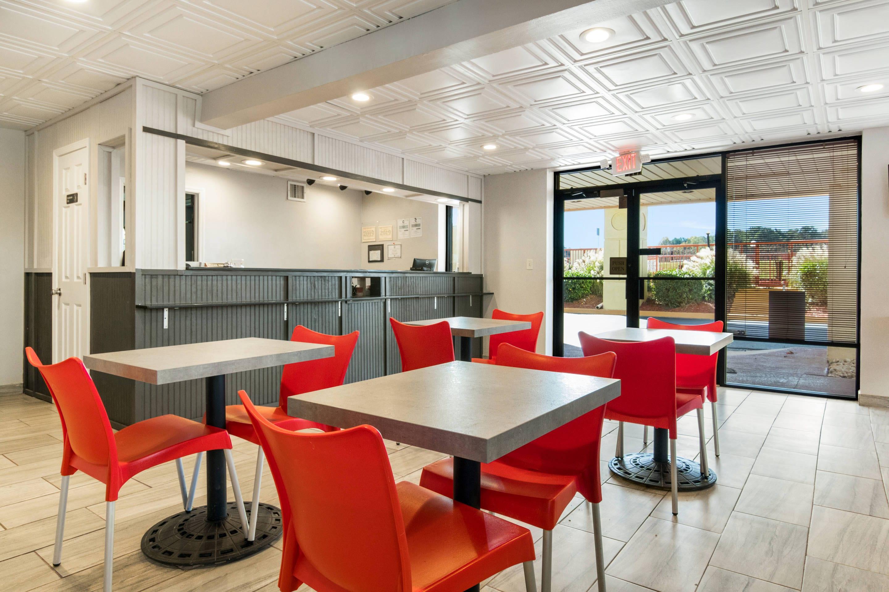 Hotel lobby | Econo Lodge - Conyers