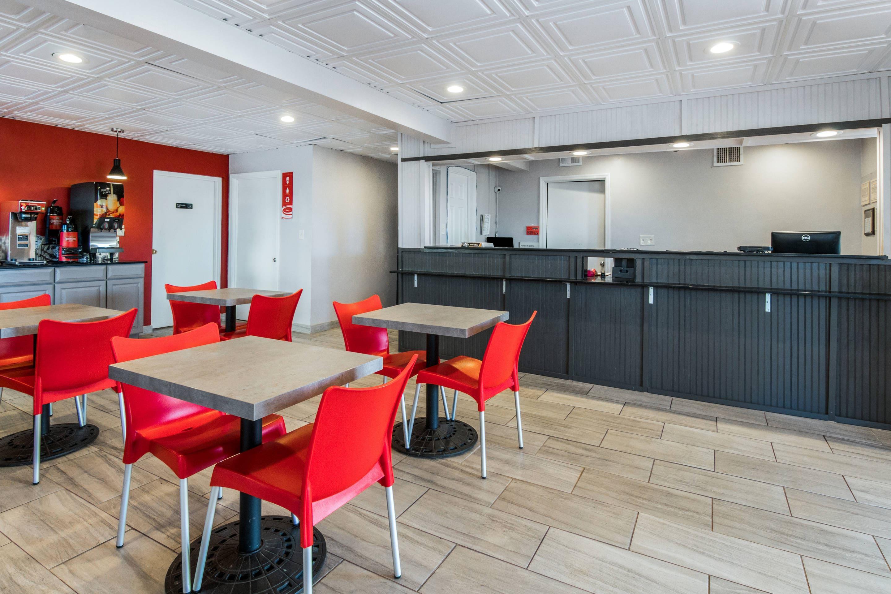 Hotel lobby | Econo Lodge - Conyers
