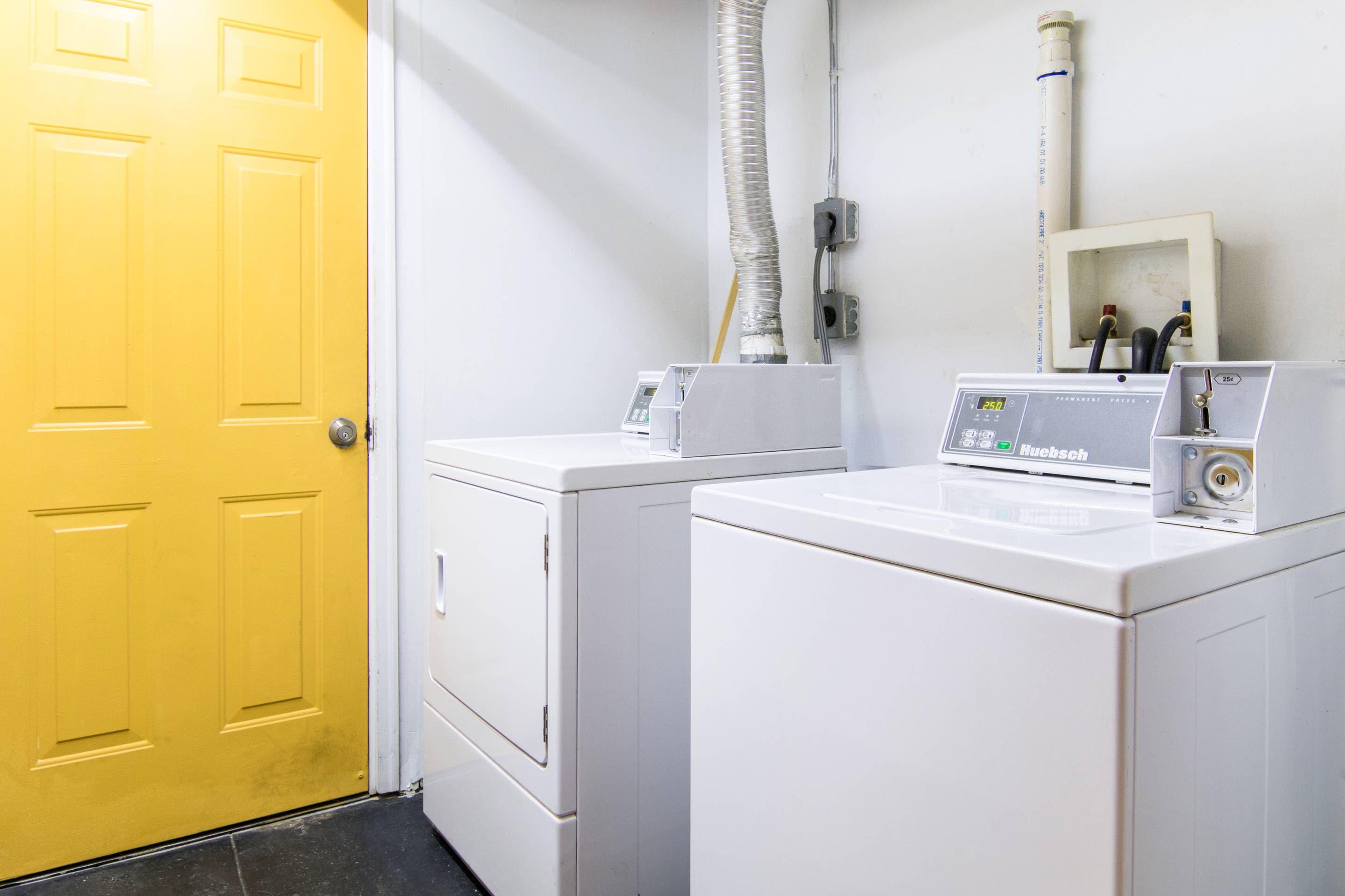 Guest laundry facilities | Econo Lodge - Conyers