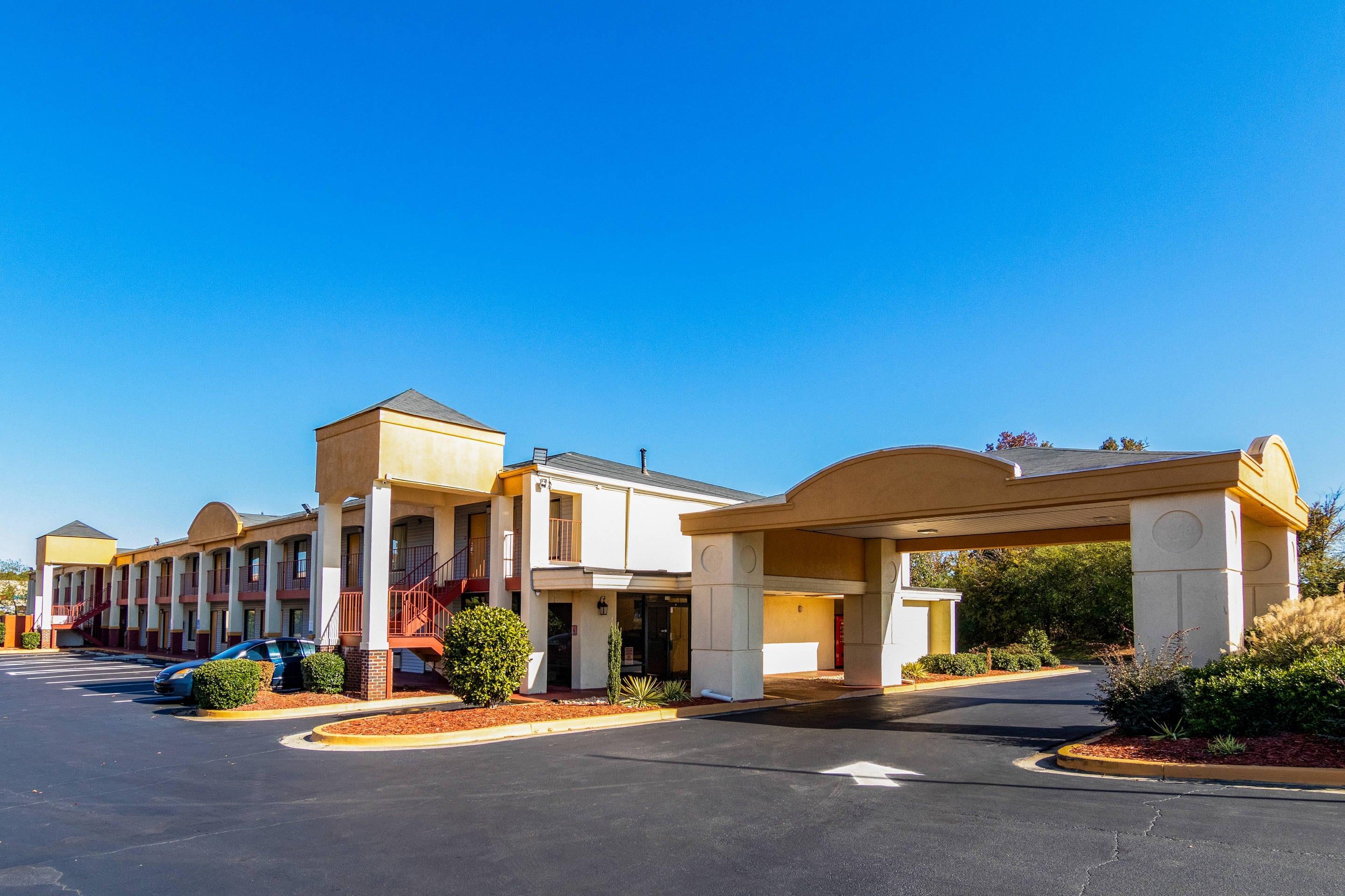 Hotel exterior | Econo Lodge - Conyers