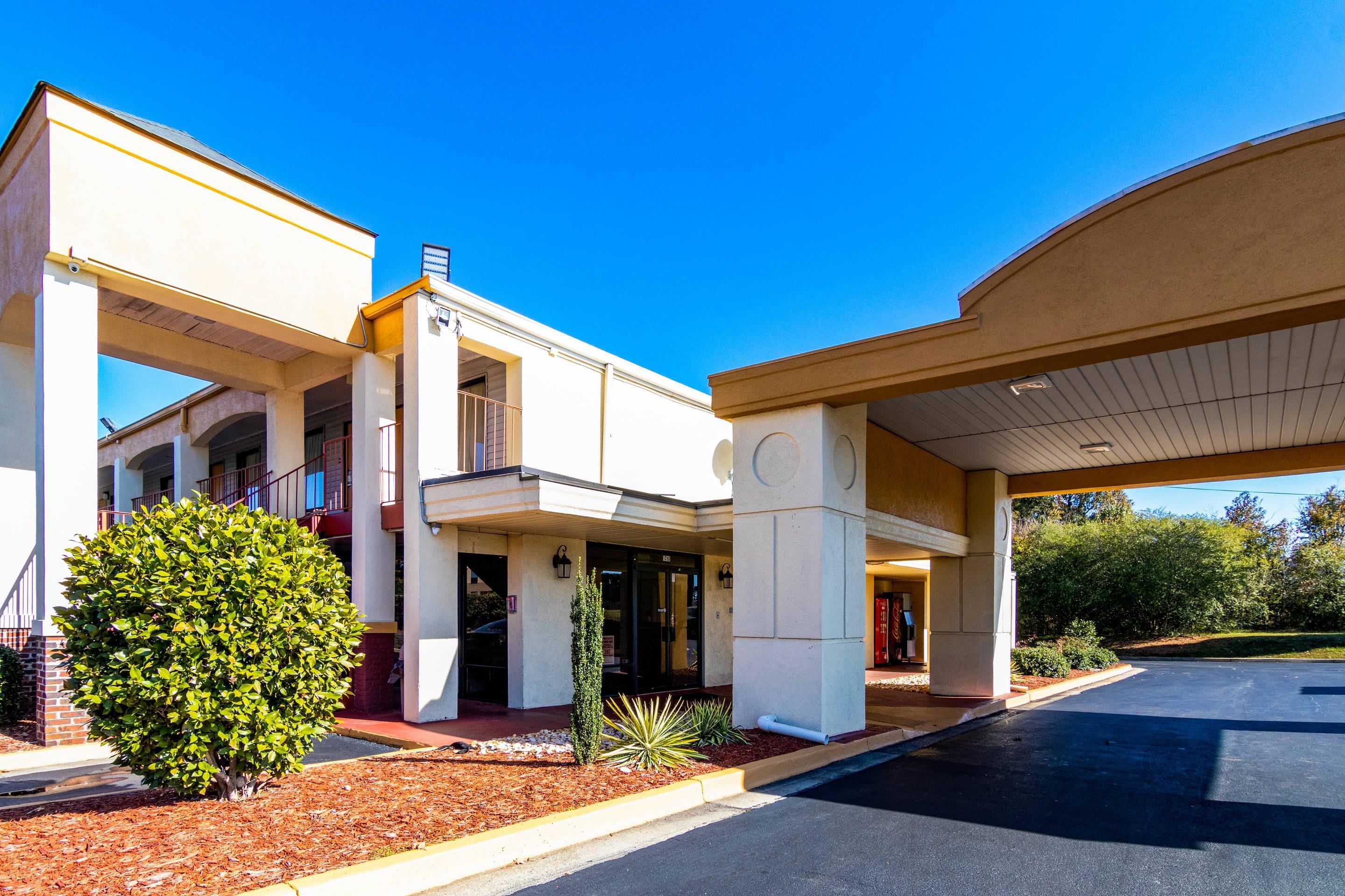 Hotel exterior | Econo Lodge - Conyers