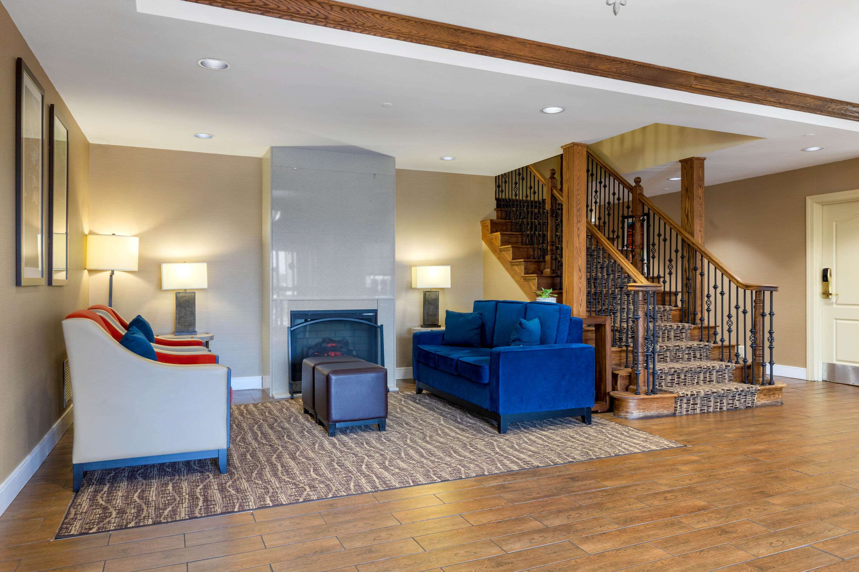 Lobby with sitting area | Comfort Inn & Suites