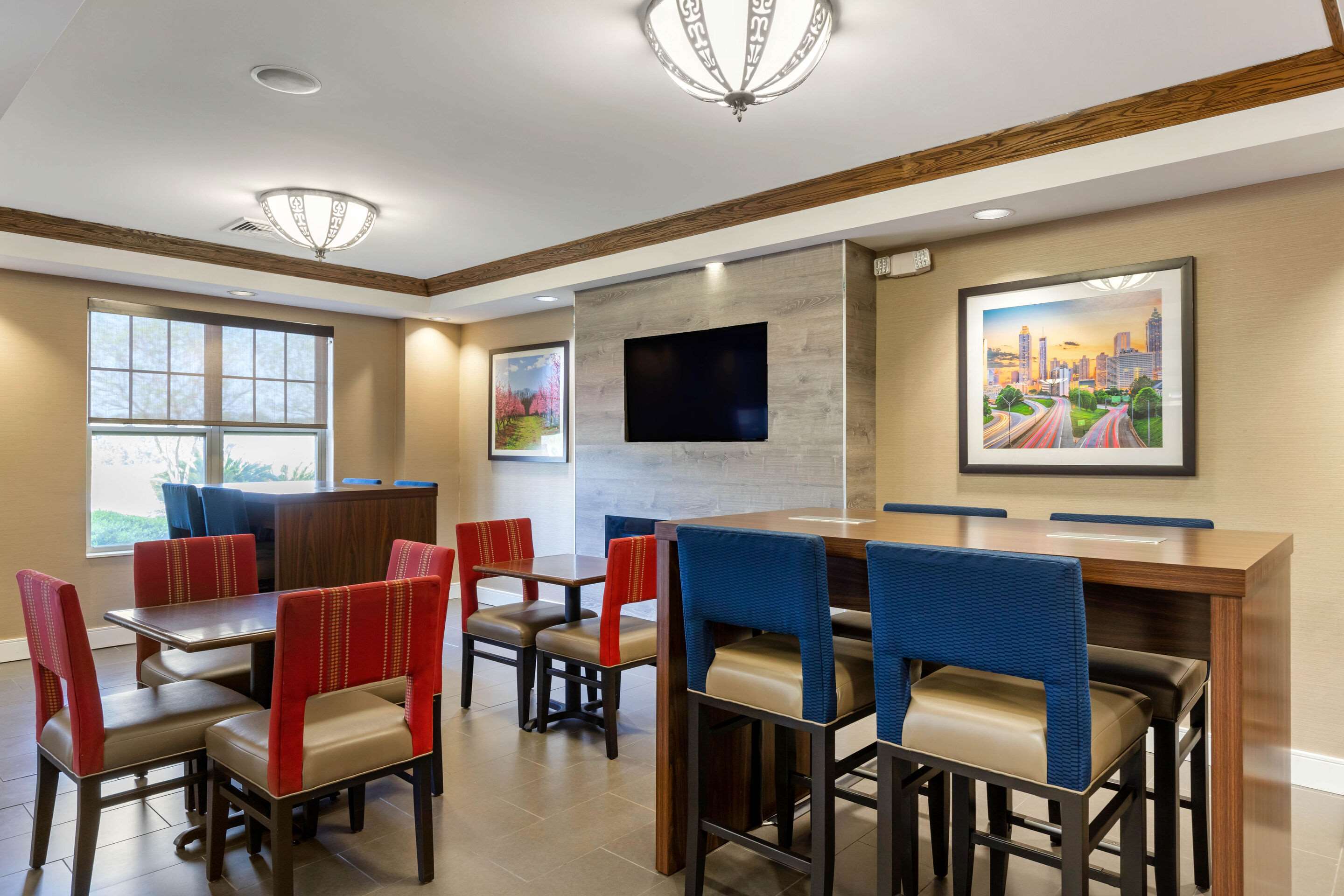 Breakfast area | Comfort Inn & Suites