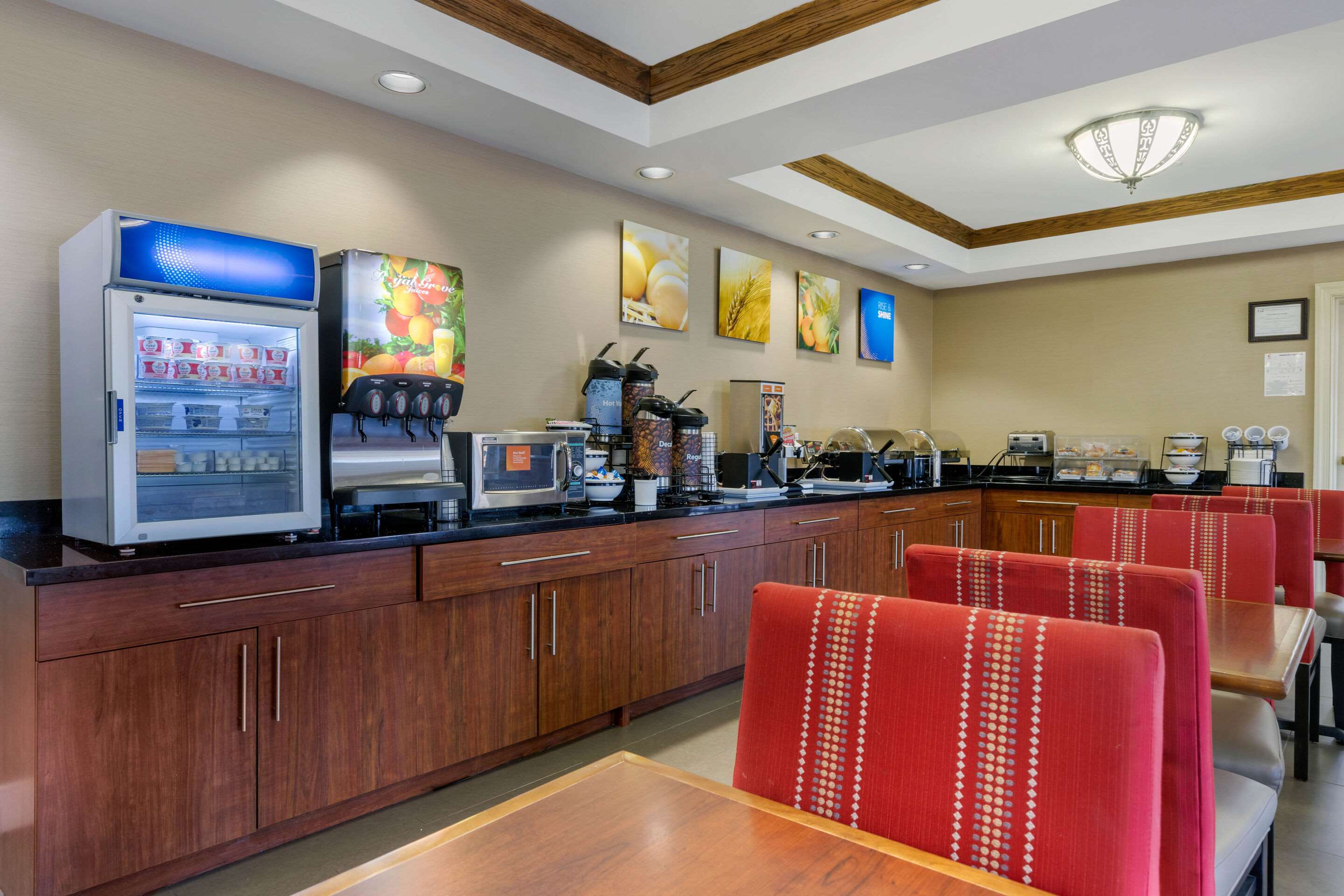Breakfast area | Comfort Inn & Suites