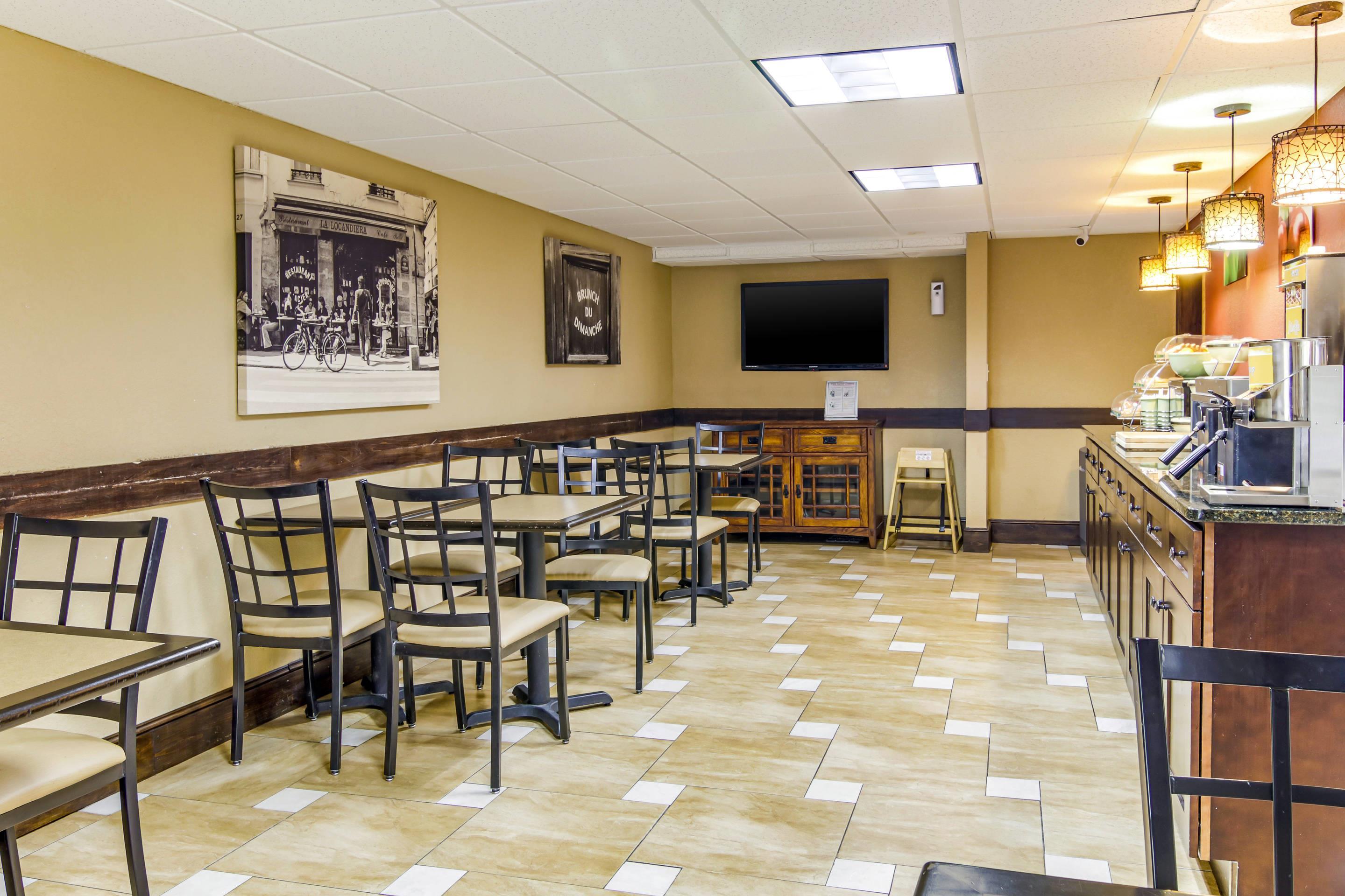 Breakfast area | Quality Inn Stone Mountain