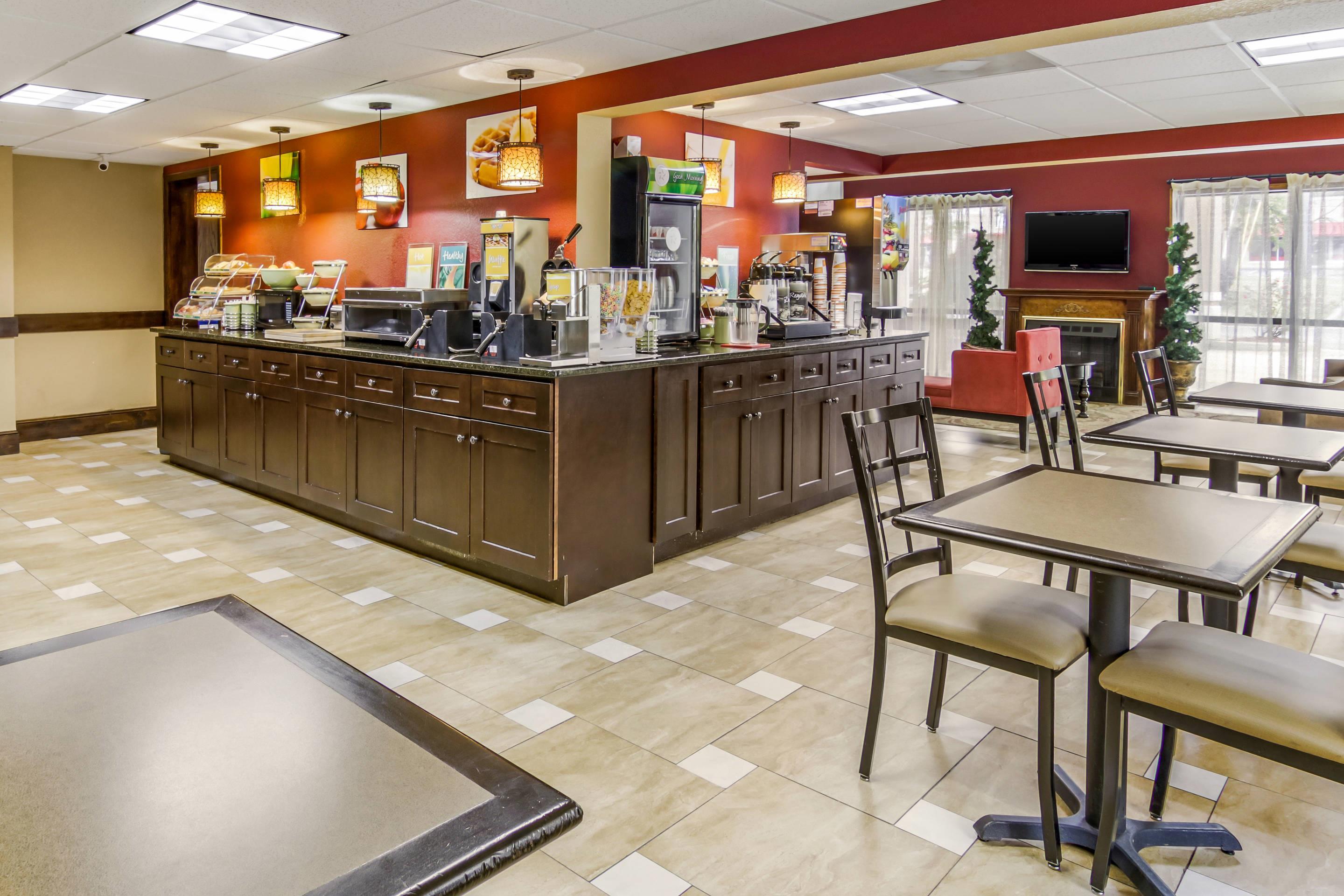 Breakfast area | Quality Inn Stone Mountain