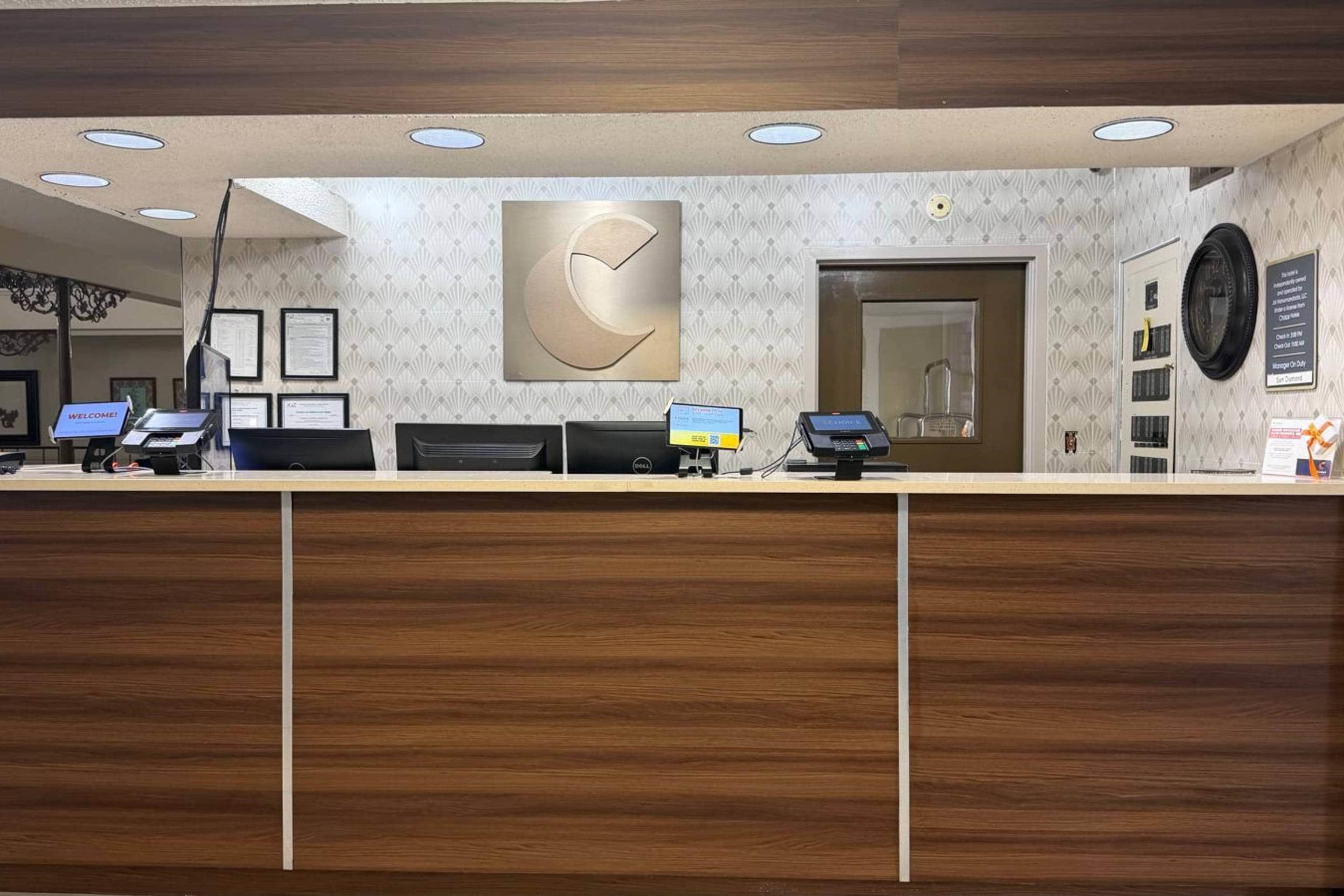 Front desk | Comfort Inn