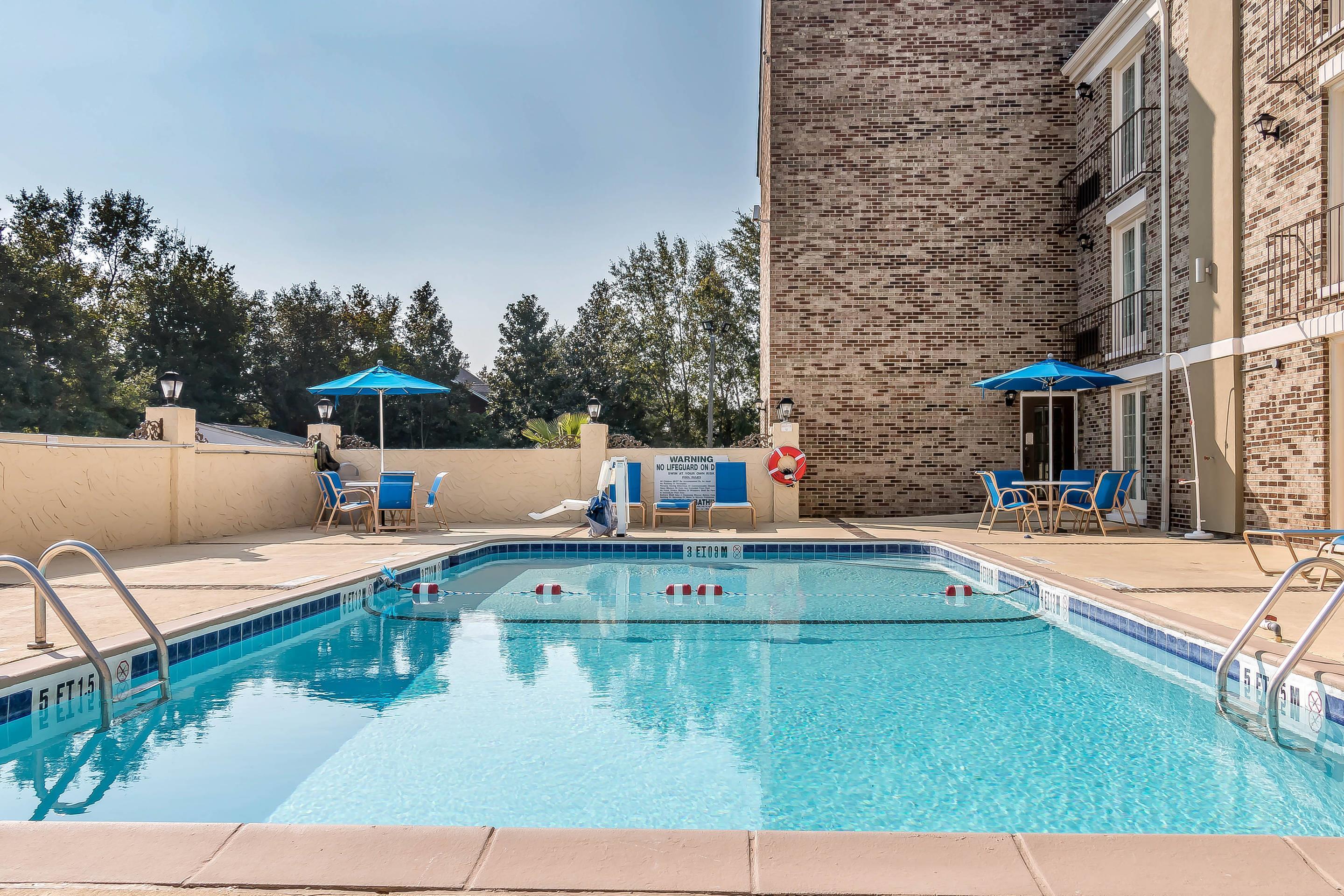 Outdoor pool | Comfort Inn