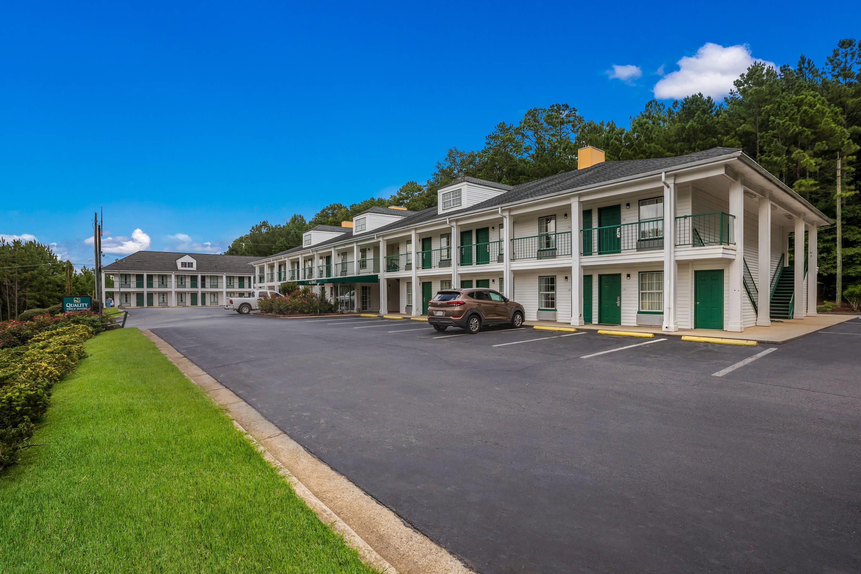 Hotel exterior | Quality Inn & Suites near Lake Oconee