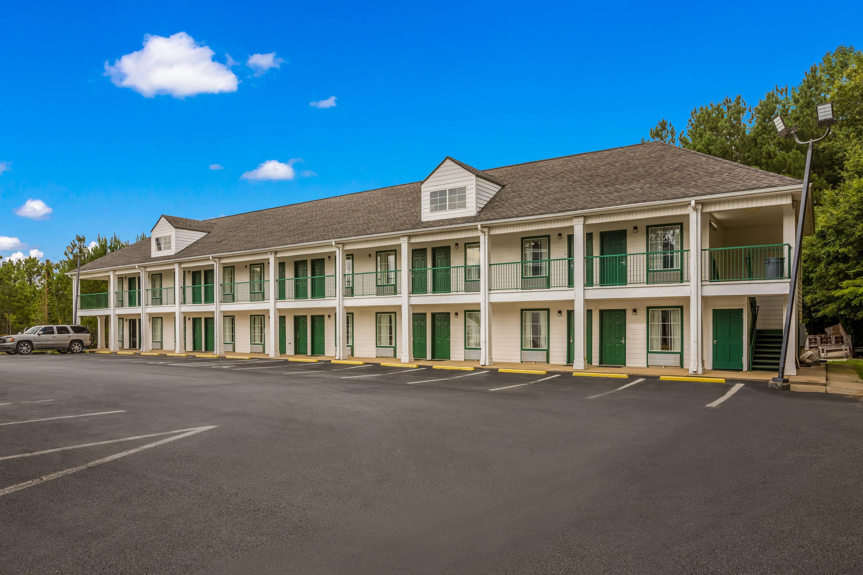 Hotel exterior | Quality Inn & Suites near Lake Oconee