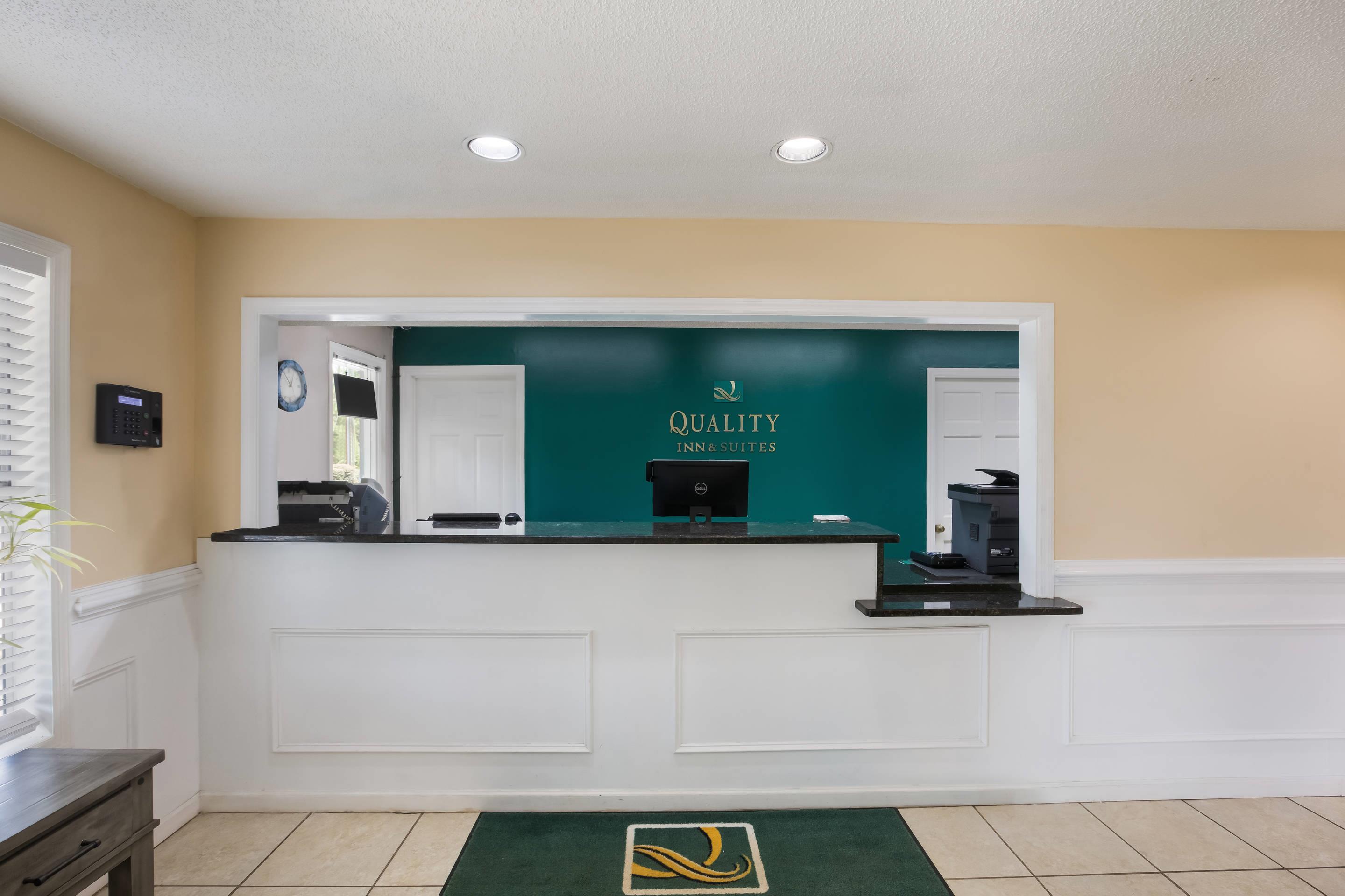 Front desk | Quality Inn & Suites near Lake Oconee