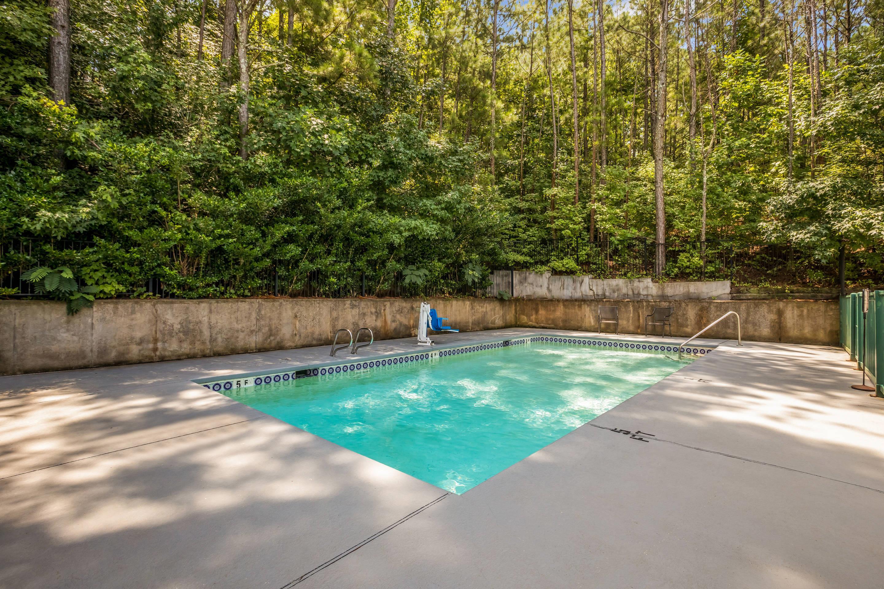 Outdoor pool | Quality Inn & Suites near Lake Oconee