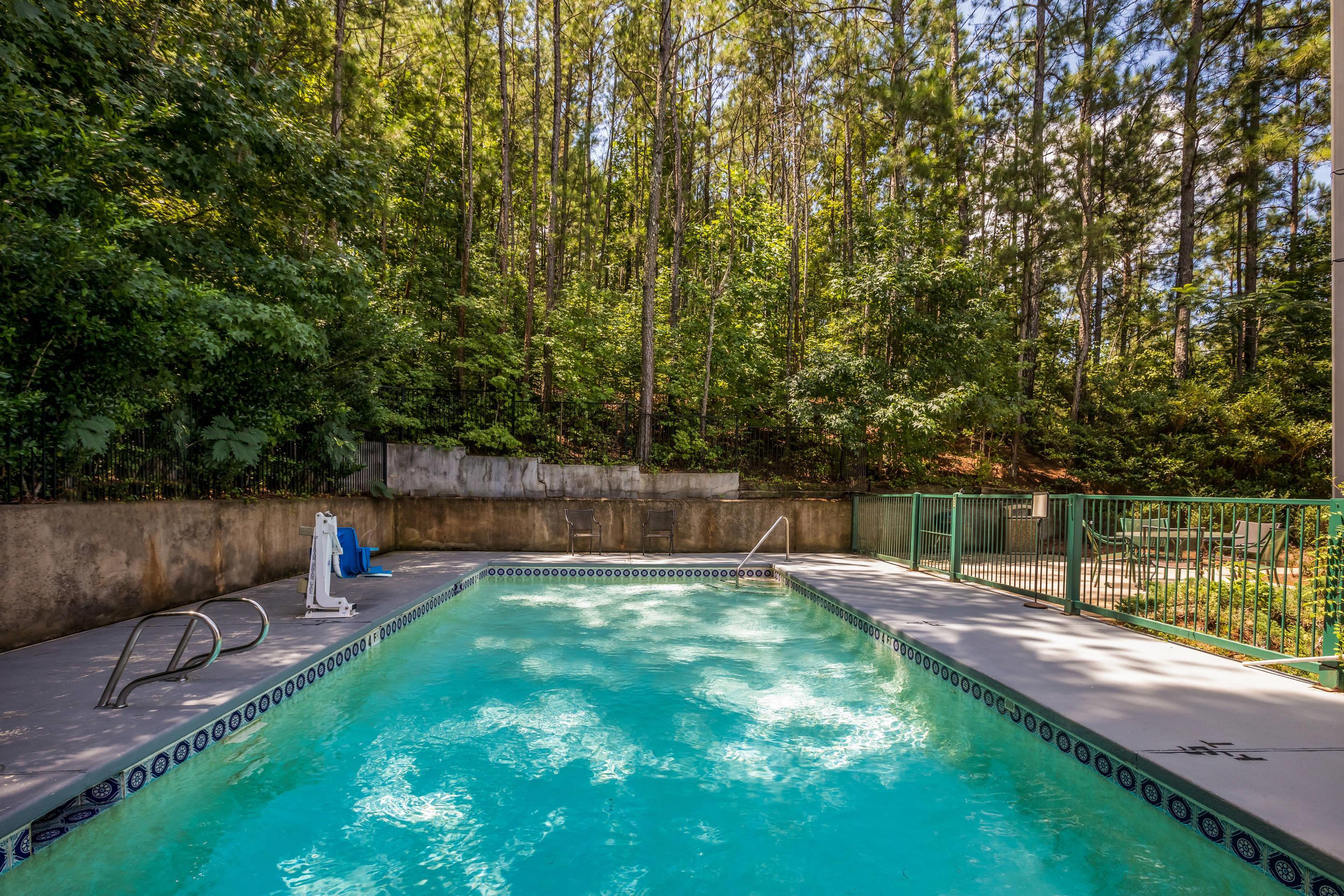 Relax by the pool | Quality Inn & Suites near Lake Oconee