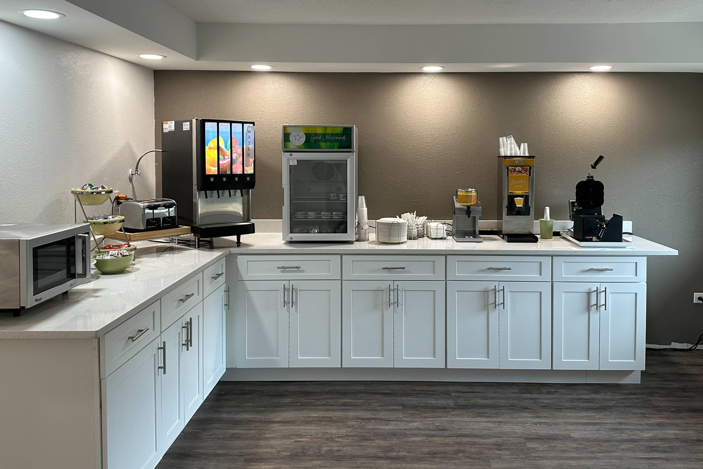 Breakfast area | Quality Inn Forsyth