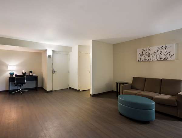 Suite - Sleep Inn Midtown Savannah