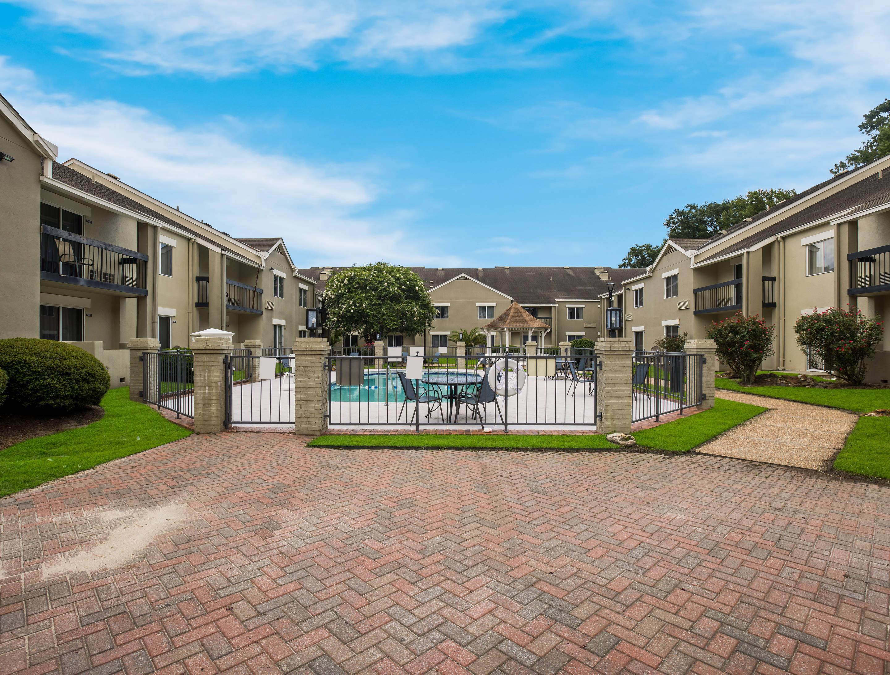 Outdoor pool | Sleep Inn Savannah Midtown