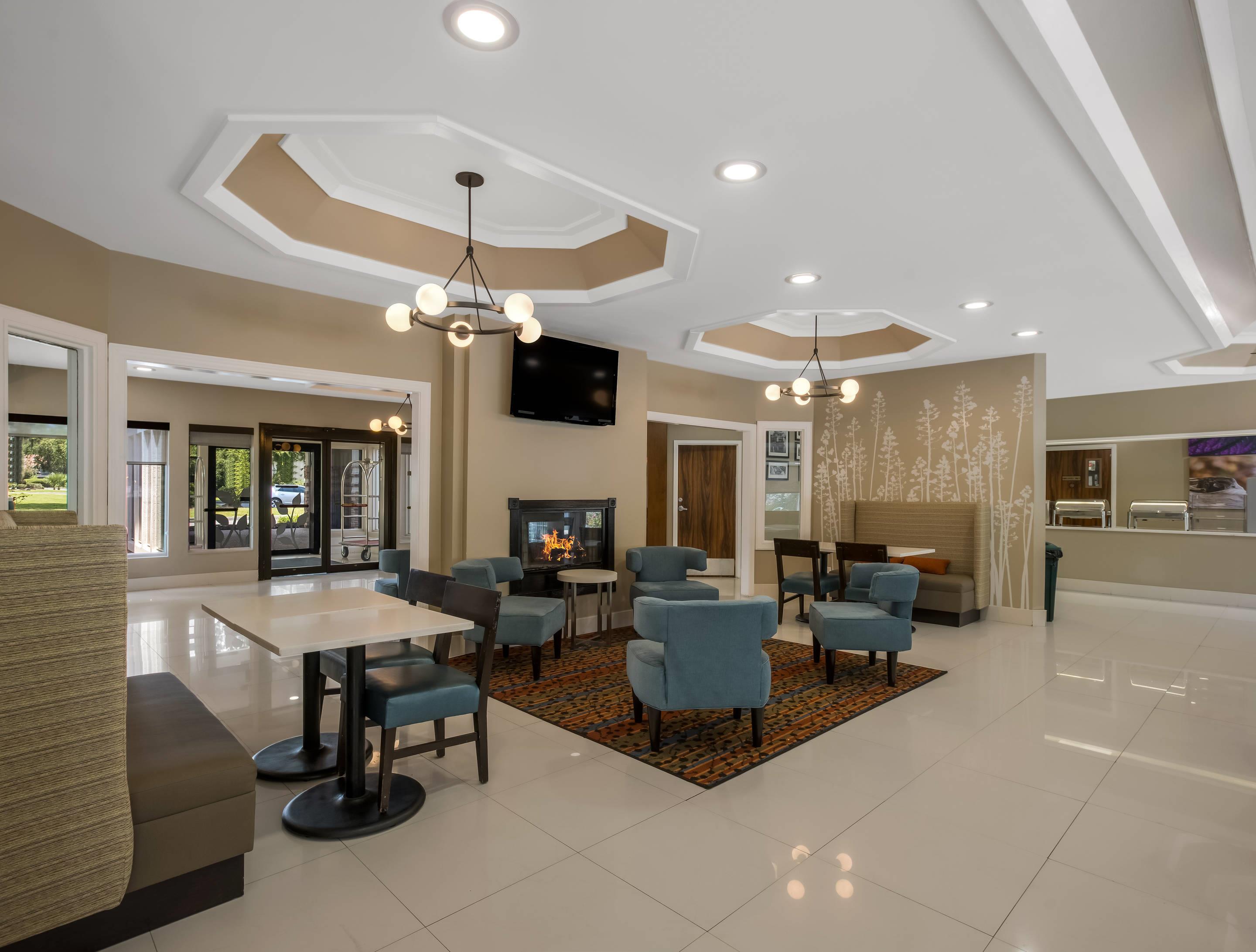 Spacious lobby with sitting area | Sleep Inn Savannah Midtown