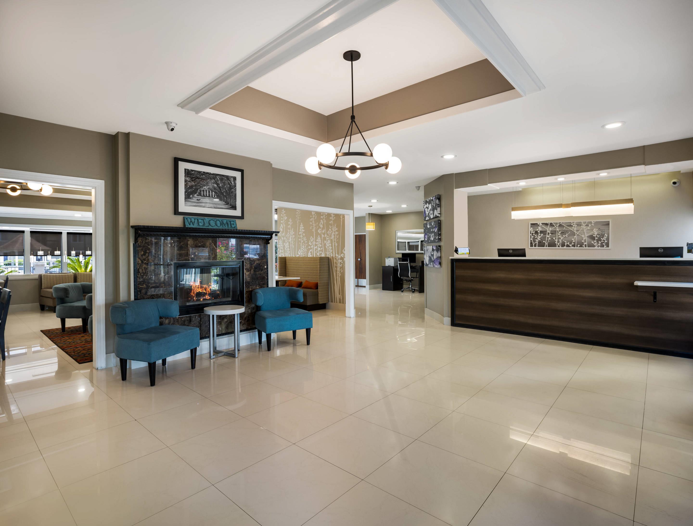 Spacious lobby | Sleep Inn Savannah Midtown