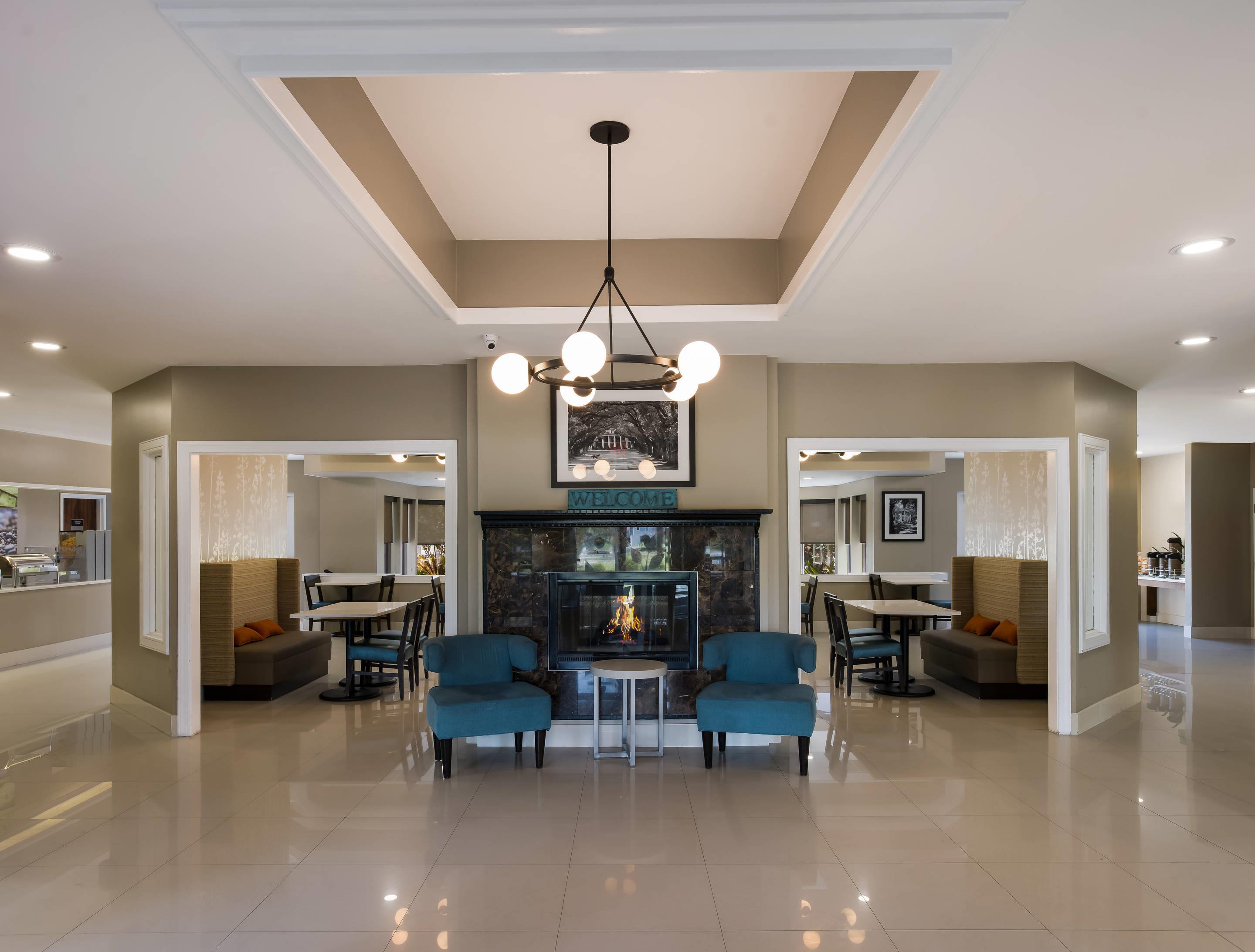 Spacious lobby | Sleep Inn Savannah Midtown