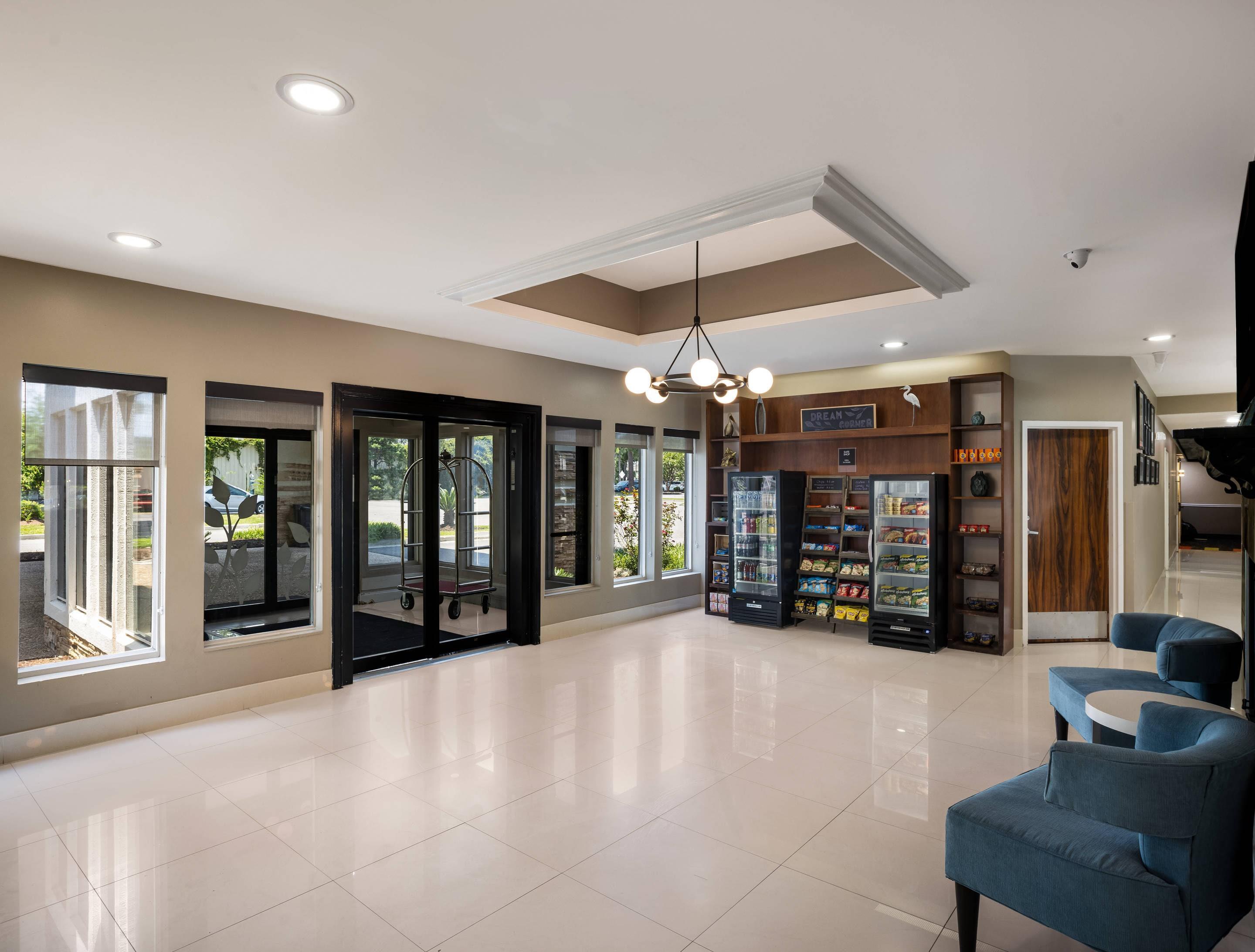 Spacious lobby | Sleep Inn Savannah Midtown