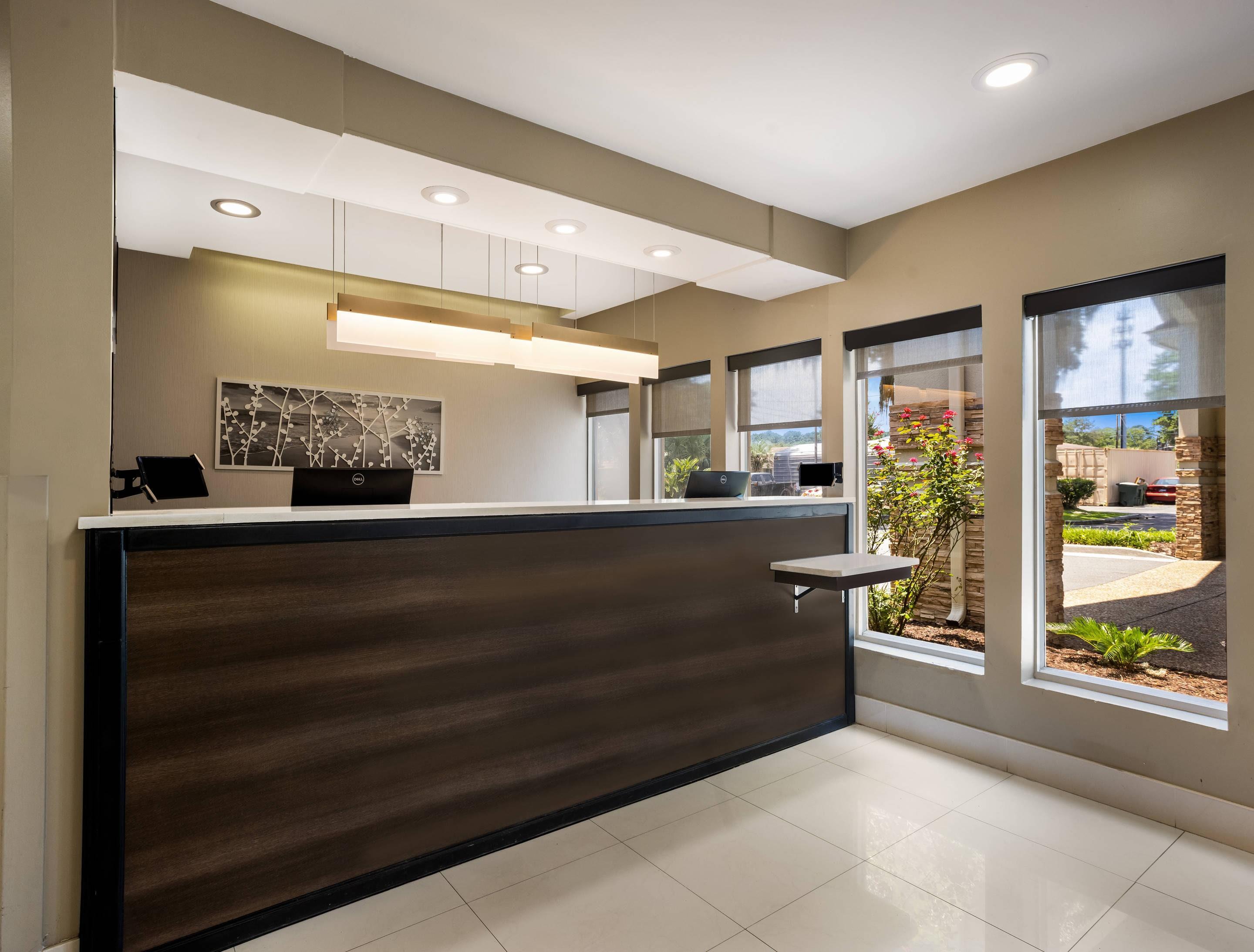 Front desk | Sleep Inn Savannah Midtown