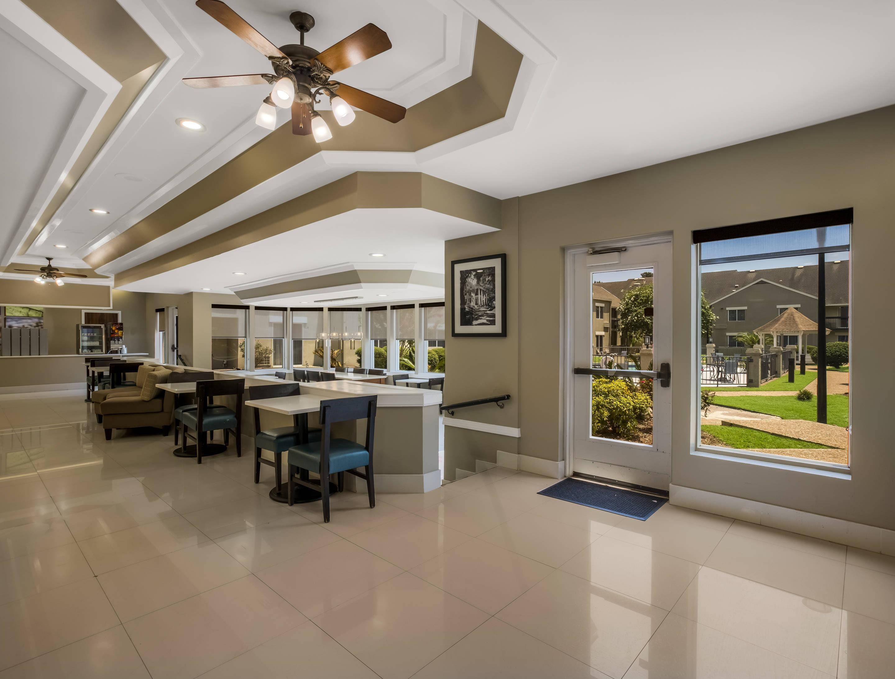 Lobby with sitting area | Sleep Inn Savannah Midtown