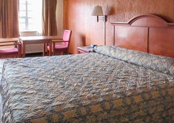  - Rodeway Inn Forsyth - I-75, Exit 188