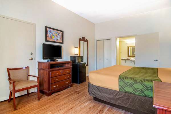  - Econo Lodge Inn & Suites Fort Oglethorpe