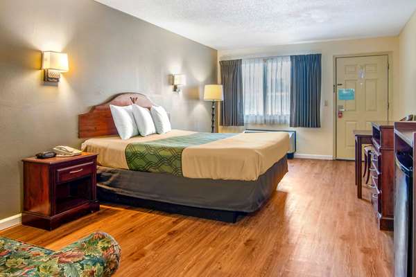  - Econo Lodge Inn & Suites Fort Oglethorpe