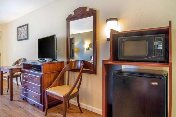  - Econo Lodge Inn & Suites Fort Oglethorpe