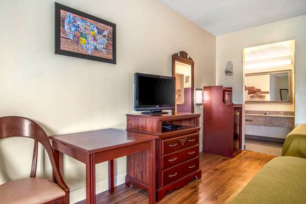  - Econo Lodge Inn & Suites Fort Oglethorpe